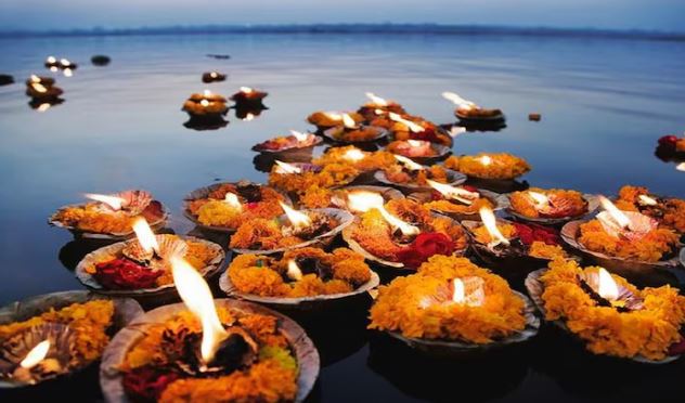 Falgun Amavasya 2026 : फाल्गुन अमावस्या पर रुद्र - अग्नि  पीपल की करें पूजा , इन जगहों पर जलाएं दीपक