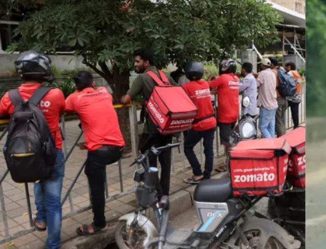 Gig workers strike : गिग वर्कर्स ने किया हड़ताल का ऐलान , आज देशभर में बंद रहेगा ऑनलाइन डिलीवरी का काम