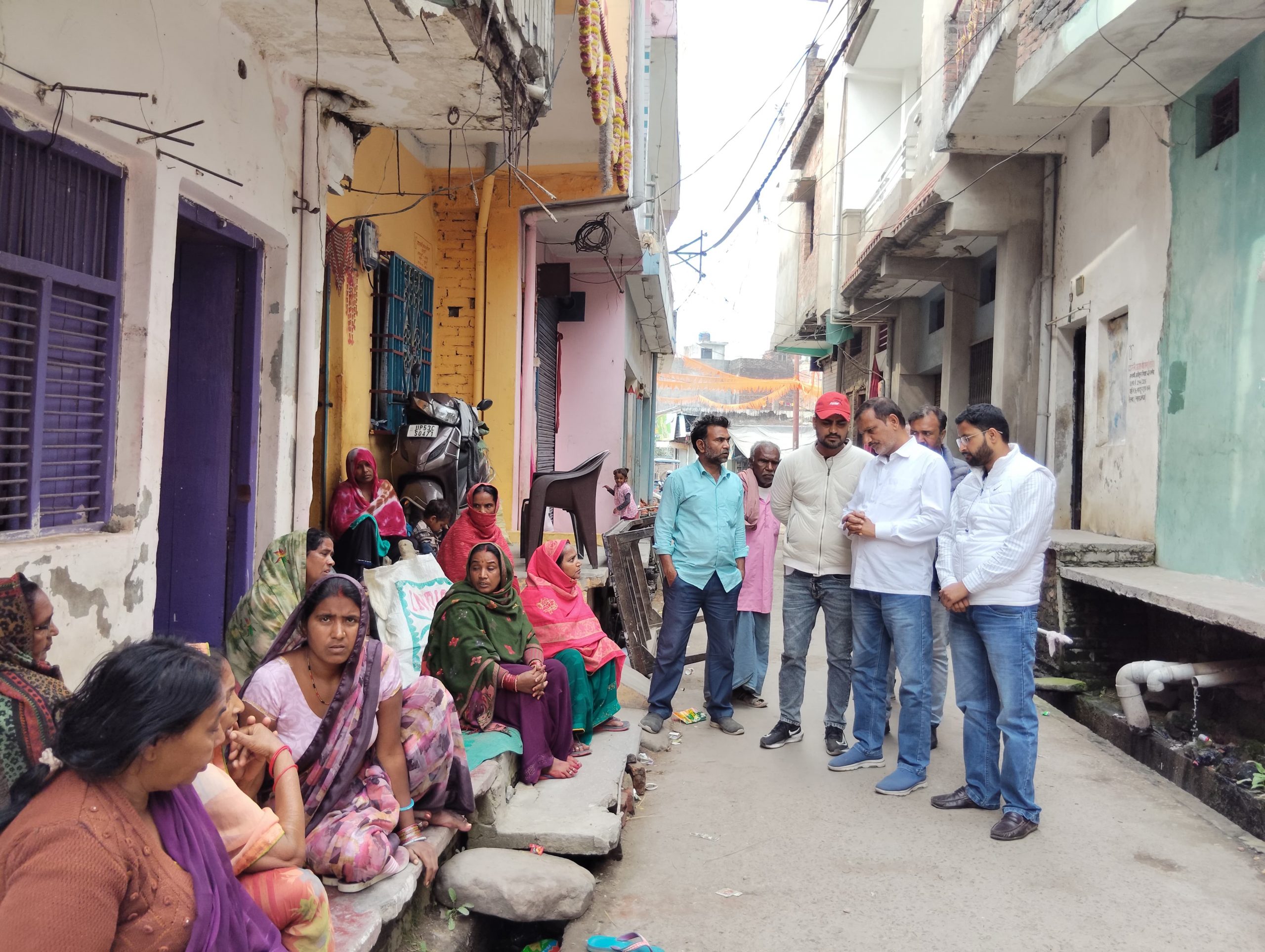 नगर पालिका अध्यक्ष बृजेश मणि ने शोकग्रस्त परिवार से की मुलाकात, हर संभव सहायता का दिया आश्वासन