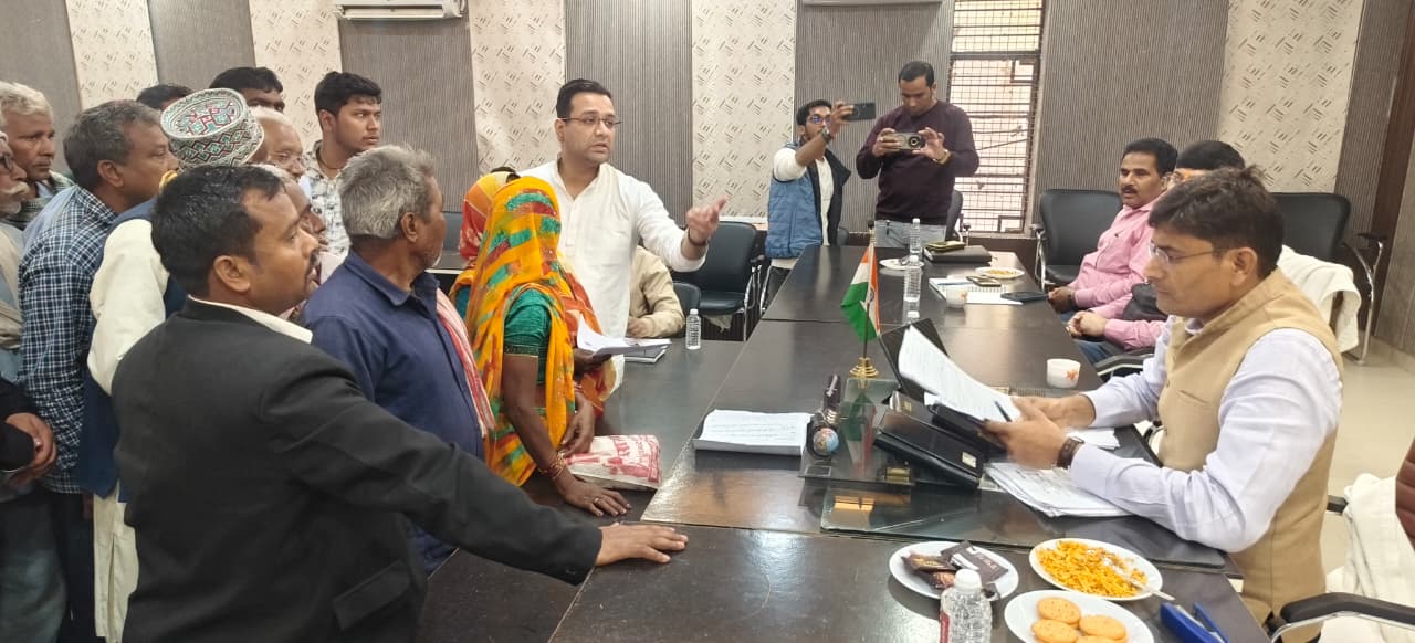 तहसील दिवस में पूर्व विधायक अमनमणि त्रिपाठी की कड़ी नाराज़गी 20 करोड़ रुपये के भ्रष्टाचार का आरोप, बीडीओ पर कार्रवाई की चेतावनी