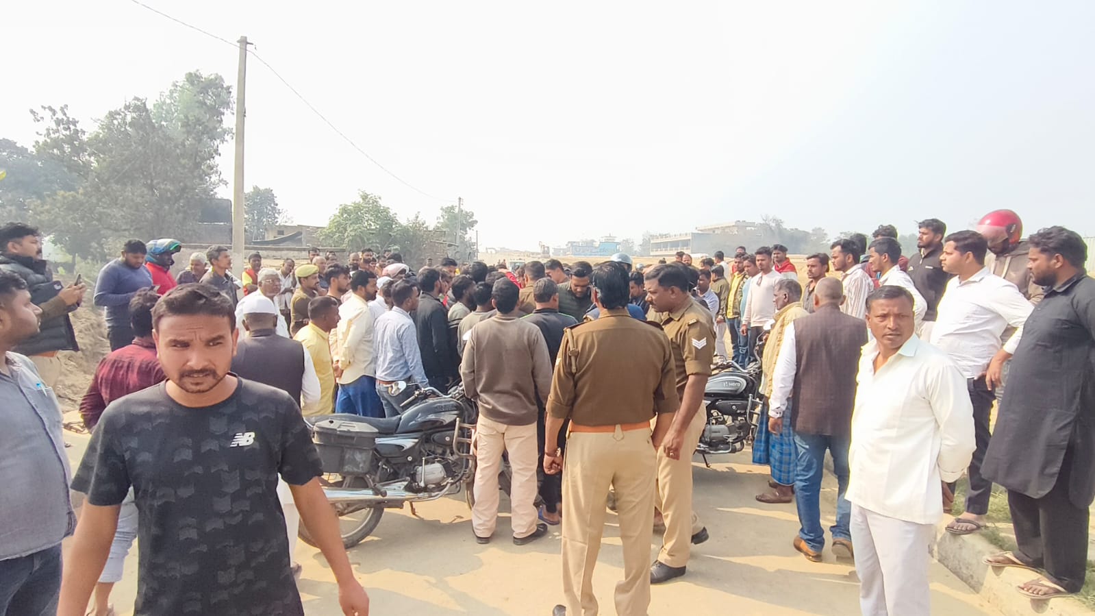 सोनौली:बस की भीषण टक्कर में इब्राहिम अंसारी की मौत, ग्रामीणों का उबाल—हाईवे घंटों रहा बंद