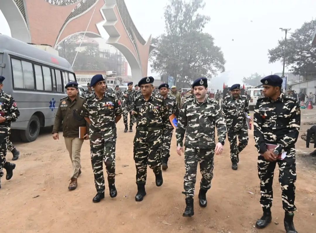 एसएसबी महानिदेशक ने सोनौली सीमा का किया निरीक्षण, भारत-नेपाल सुरक्षा समन्वय पर बनी सहमति