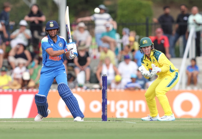 IND vs AUS 1st ODI : पहले वनडे में ऑस्ट्रेलिया विमेन ने टीम इंडिया को 6 विकेट से दी मात, मेजबान ने सीरीज में 1-0 से बनाई बढ़त