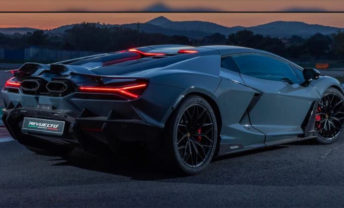 Lamborghini Car : लैंबॉर्गिनी की तीर जैसी रफ्तार पर सेफ्टी फीचर्स भी दमदार , जानें इस कार के बारे में जो कानपुर दुर्घटना के बाद चर्चा में
