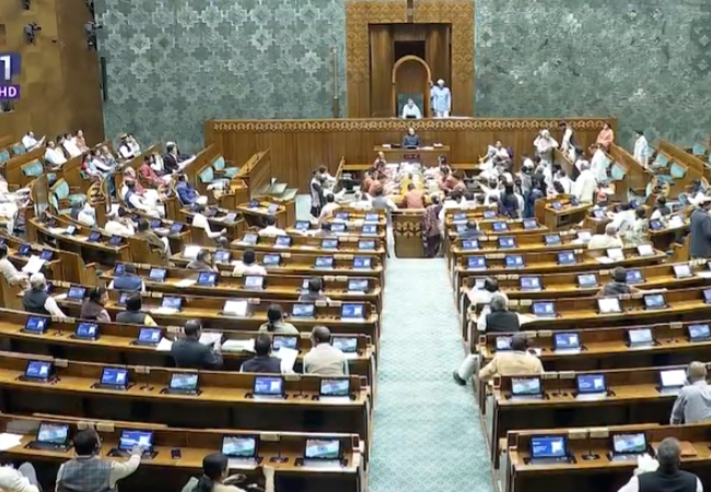 केंद्रीय मंत्री हरदीप पुरी के इस्तीफे की मांग को लेकर जोरदार हंगामा, लोकसभा की कार्यवाही तीन सप्ताह के लिए स्थगित