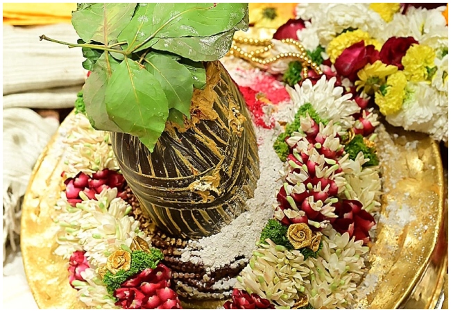 Mahashivratri 2026 : आज महाशिवरात्रि पर शिवालयों में उमड़ी भक्तों की भारी भीड़, लोगों ने बाबा भोलेनाथ का जलाभिषेक