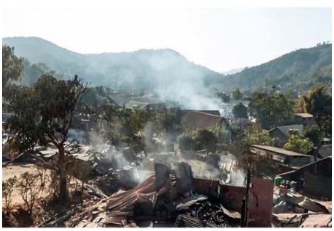 मणिपुर में फिर भड़की हिंसा, उपद्रवियों ने 30 घरों को जलाया, सरकार ने पांच दिनों के लिए इंटरनेट किया बंद