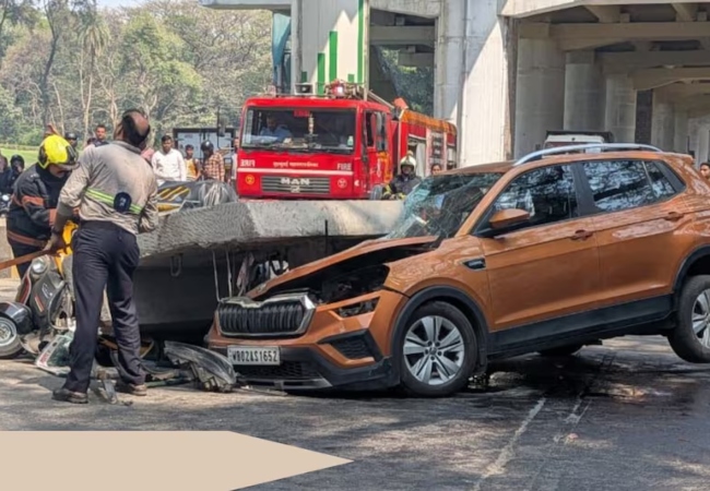 मुंबई में मेट्रो पिलर का हिस्सा ऑटो और कार पर गिरा, एक की मौत और तीन लोग घायल