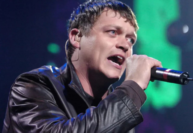 म्यूजिक इंडस्ट्री में शोक की लहर, 47 साल की उम्र में कैंसर से जंग हार गए रॉक स्टार ब्रैड अर्नोल्ड