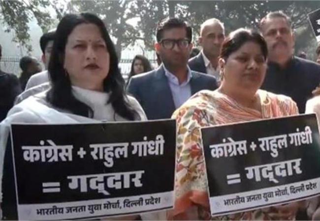 AI समिट में 'शर्टलेस' प्रोटेस्ट के बाद भाजपा का हल्ला बोल, कार्यकर्ताओं ने कांग्रेस मुख्यालय के बाहर किया प्रदर्शन