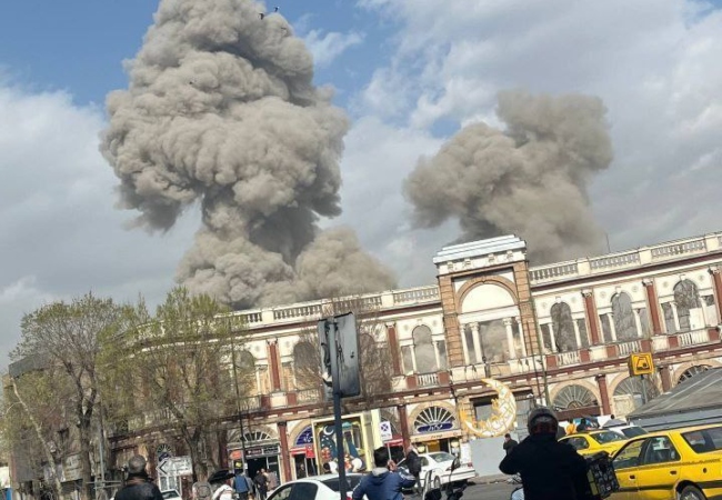 US-इजरायल ने एक साथ ईरान पर किया हमला, राष्ट्रपति भवन और खुफिया एजेंसी हेडक्वार्टर को बनाया निशाना