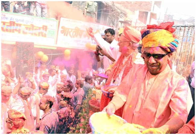 होली पर यूपी में ये तीन दिन रहेगी छुट्टी, CM ने त्योहार से पहले कर्मचारियों को सैलरी देने का दिया आदेश