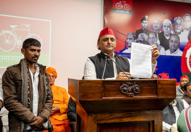 अखिलेश ने बीजेपी के षड्यंत्र का किया भंडाफोड़, बोले- भाजपाइयों ने नंदलाल के हस्ताक्षर कर फ़ार्म 7 के सैकड़ों फ़र्ज़ी दस्तावेज़ बनाए, जबकि वो अनपढ़ हैं और अंगूठा लगाते हैं