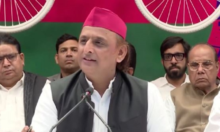 पहले शंकराचार्य जी को स्नान करने से रोका, अब इस तरह का घटिया आरोप लगवा रहे...स्वामी अविमुक्तेश्वरानंद पर FIR पर बोले अखिलेश यादव