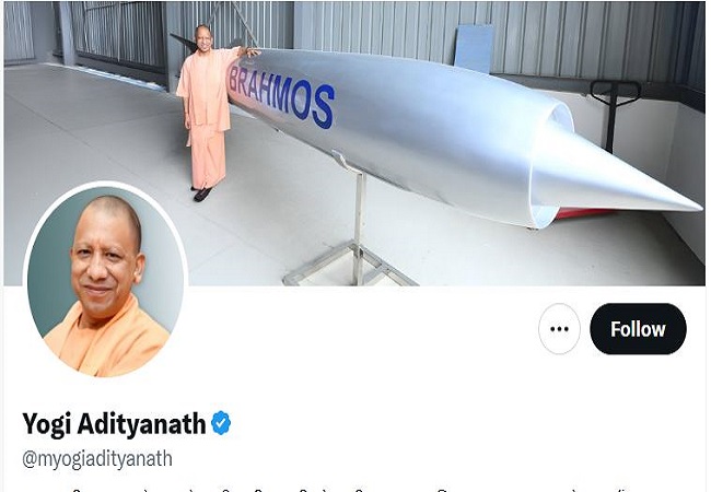 सीएम योगी की सोशल मीडिया कवर इमेज बदली, ब्रह्मोस निर्माण के साथ यूपी को रक्षा उत्पादन का उभरता वैश्विक हब बताने का दिया संदेश