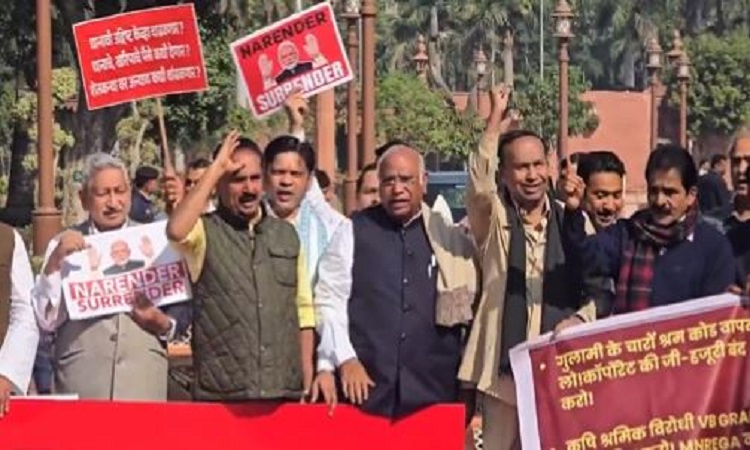 “अबकी बार, ट्रंप सरकार” कहने वालों ने भारत के देशहित को चोट पहुंचाया...खरगे ने मोदी सरकार पर बोला बड़ा हमला