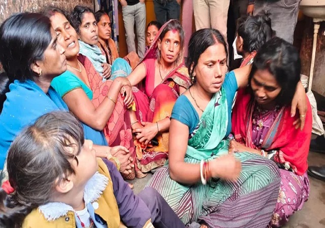 सामूहिक मर्डर से दहली दिल्ली, पति ने पत्नी समेत तीन बेटियों की गला रेतकर की नृशंस हत्या , घर में खून से लथपथ मिले शव