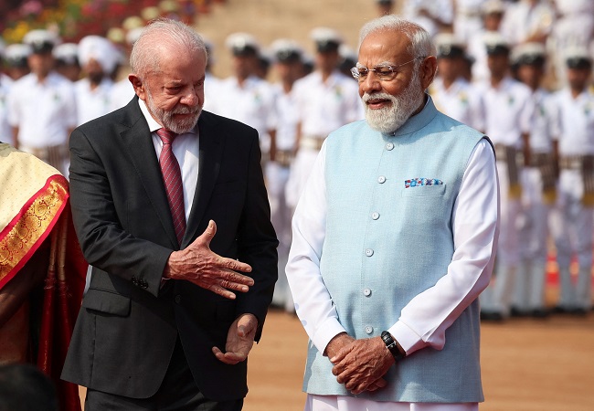 ​ब्राजील के राष्ट्रपति लुइज इनासियो लूला डा सिल्वा पहुंचे भारत, पीएम मोदी और राष्ट्रपति ने किया स्वागत