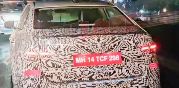 skoda slavia facelift :  स्कोडा स्लाविया फेसलिफ्ट टेस्टिंग के दौरान देखी गई , जानें डिजाइन और स्पेसिफिकेशन्स