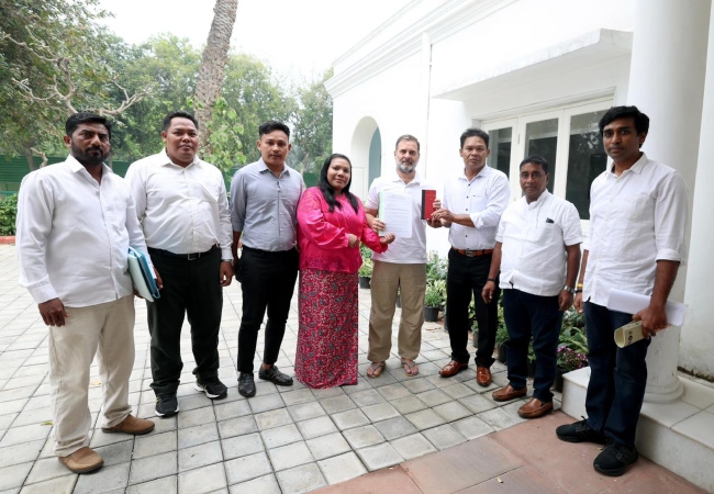 राहुल गांधी से मिला अंडमान का आदिवासी प्रतिनिधिमंडल, ग्रेट निकोबार परियोजना पर जताई चिंता