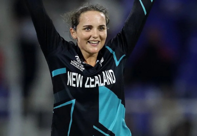 गूगल में ट्रेंड करने वाली न्यूजीलैंड की स्टार बल्लेबाज अमेलिया केर ने कौन सा विश्व रिकॉर्ड अपने नाम किया?