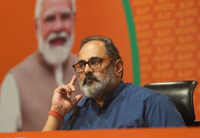 केरल में सियासी घमासान: कांग्रेस ने BJP नेता के ऊपर 200 करोड़ के बंगले का आरोप लगाया , उम्मीदवारी रद्द करने की मांग