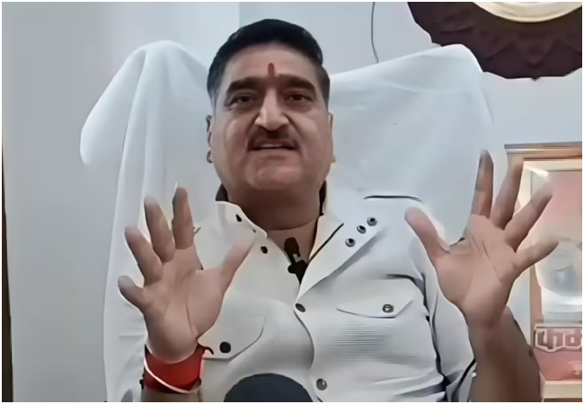 Video- ईद की नमाज और पुष्पवर्षा की मांग पर बवाल, भाजपा सांसद स​तीश गौतम बोले– “अब हमारी छाती पर चढ़ेंगे क्या?”