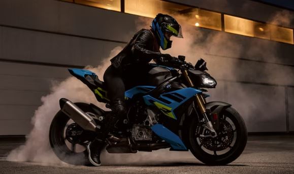 BMW M 1000 R 2026 : बीएमडब्ल्यू एम 1000 आर 2026 का टीजर लॉन्च, भारत में 16 मार्च को होगी धमाकेदार एंट्री