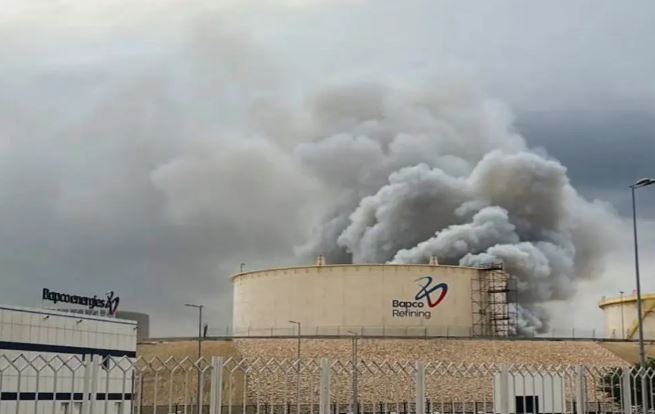 Iran-Israel War : ईरान ने बहरीन की सबसे बड़ी तेल रिफाइनरी को बनाया निशाना , घना धुआँ उठा