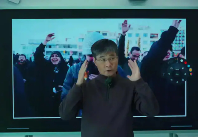 'चीनी नास्त्रेदमस' की भविष्यवाणी ईरान से जंग हारेगा अमेरिका? दो सच साबित हो चुकी हैं, ऐसा हुआ तो डोनाल्ड ट्रंप को लगेगा बड़ा झटका