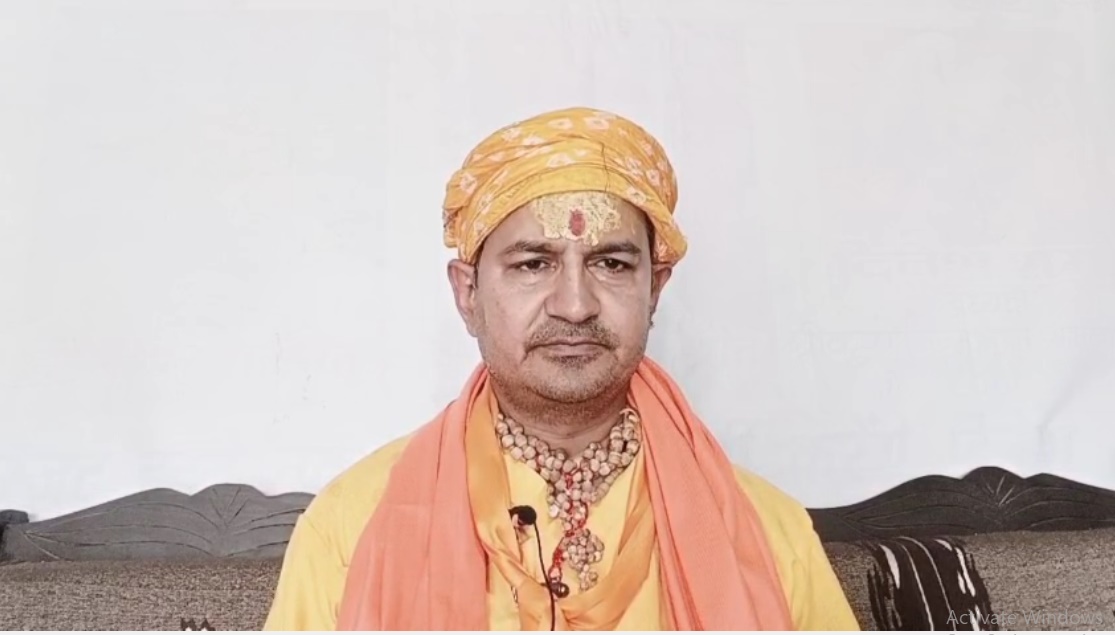 दिनेश फलाहारी बाबा, बोले- आशुतोष है हिस्ट्रीशीटर, 106 लोगों को फर्जी फंसा चुका