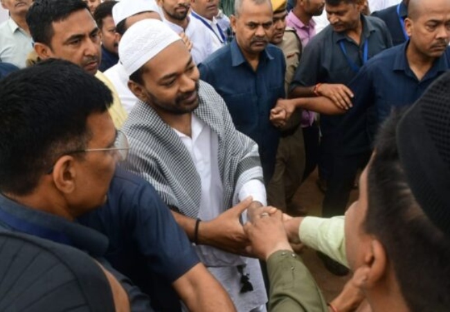 पटना गांधी मैदान में ईद पर नीतीश की जगह पहुंचे बेटे निशांत कुमार, पहली बार सीएम की गैर-मौजूदगी