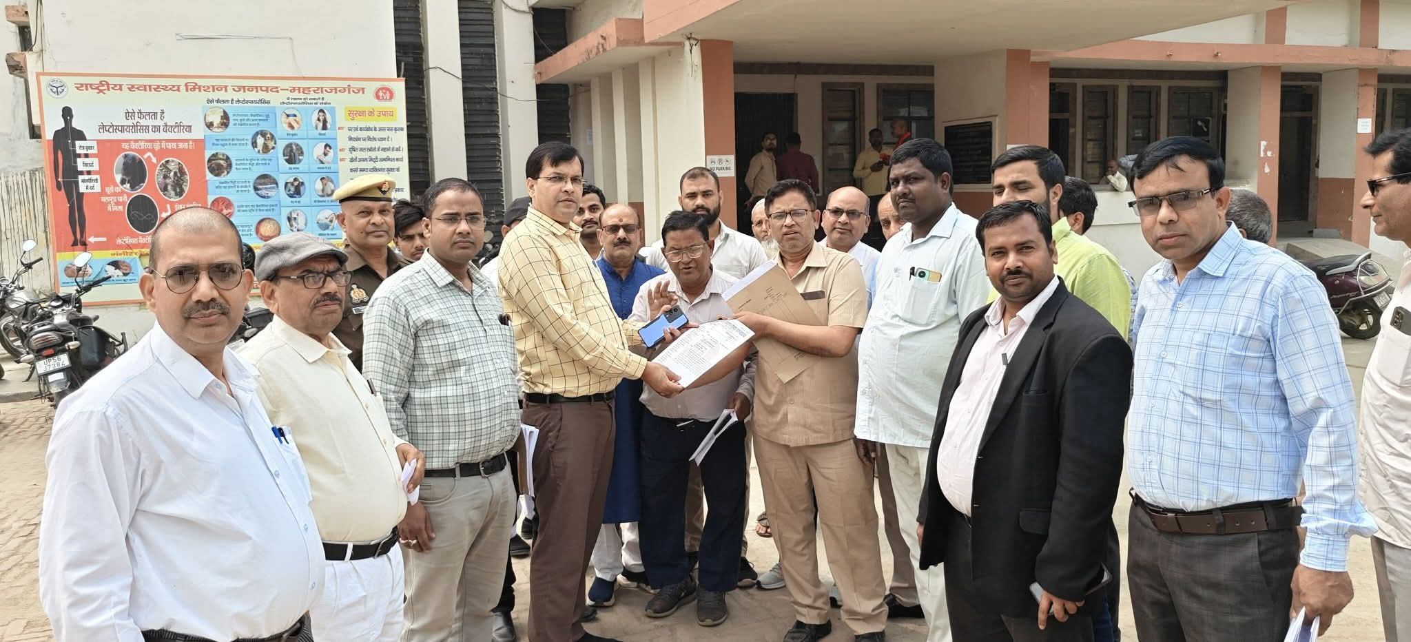 नौतनवा में गैस संकट गहराया, अधिवक्ताओं ने तहसीलदार को सौंपा ज्ञापन