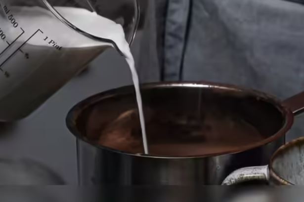 दूध उत्पादकों और विक्रेताओं के लिए FSSAI रजिस्ट्रेशन-लाइसेंस हुआ अनिवार्य , जानें किसको मिली छूट