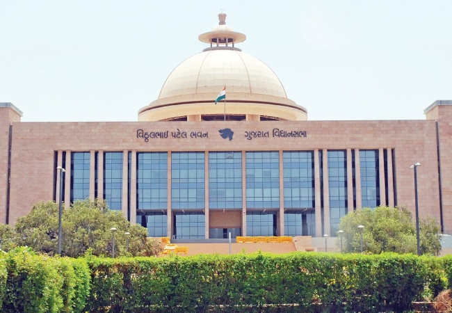 गुजरात में UCC बिल पेश, शादी-तलाक पर एक कानून की तैयारी… सड़क से सदन तक बवाल