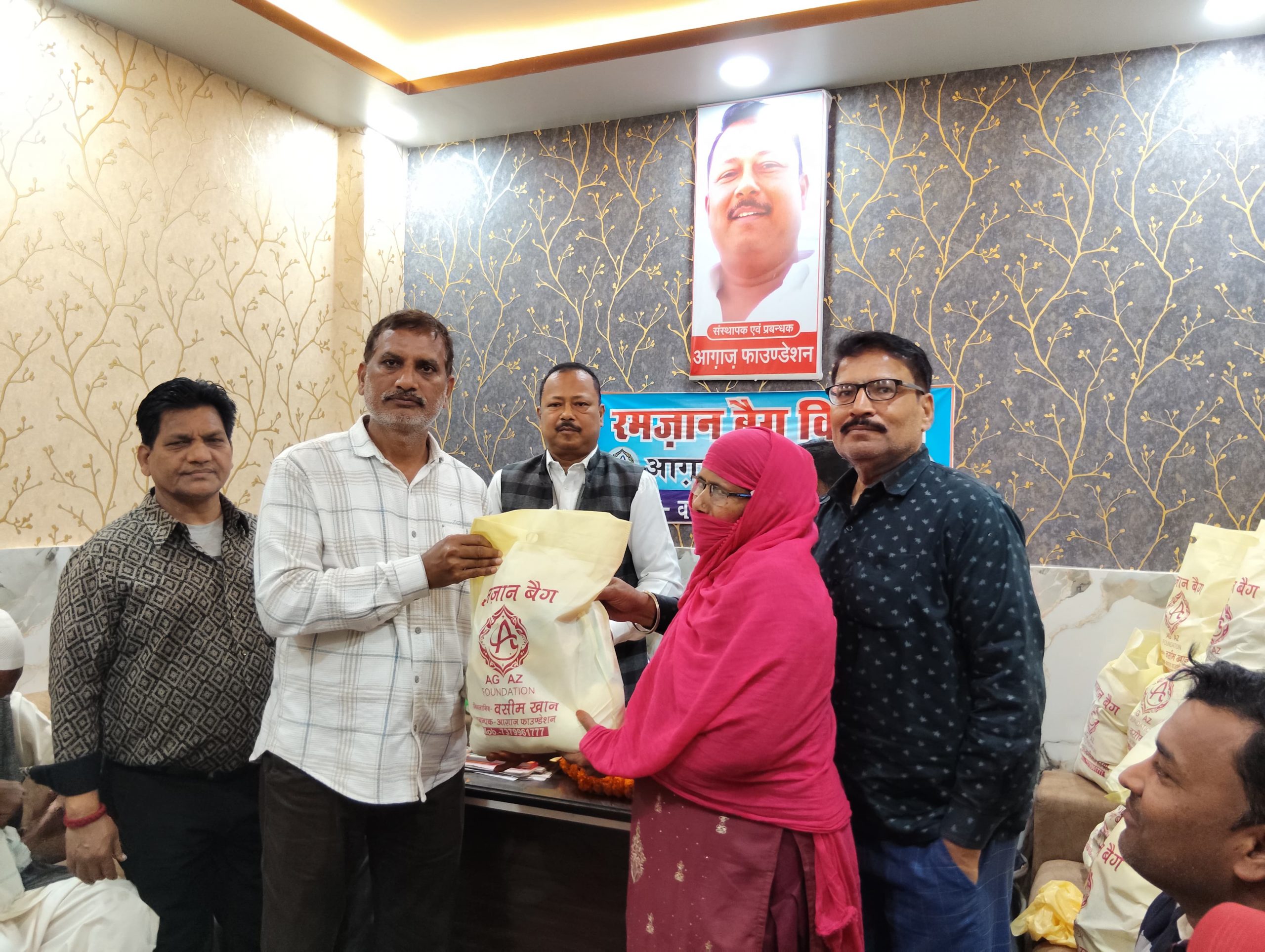 नौतनवा नगर में रमज़ान के अवसर पर जरूरतमंद परिवारों को सहायता, आगाज़ फाउंडेशन ने वितरित की रमज़ान किट