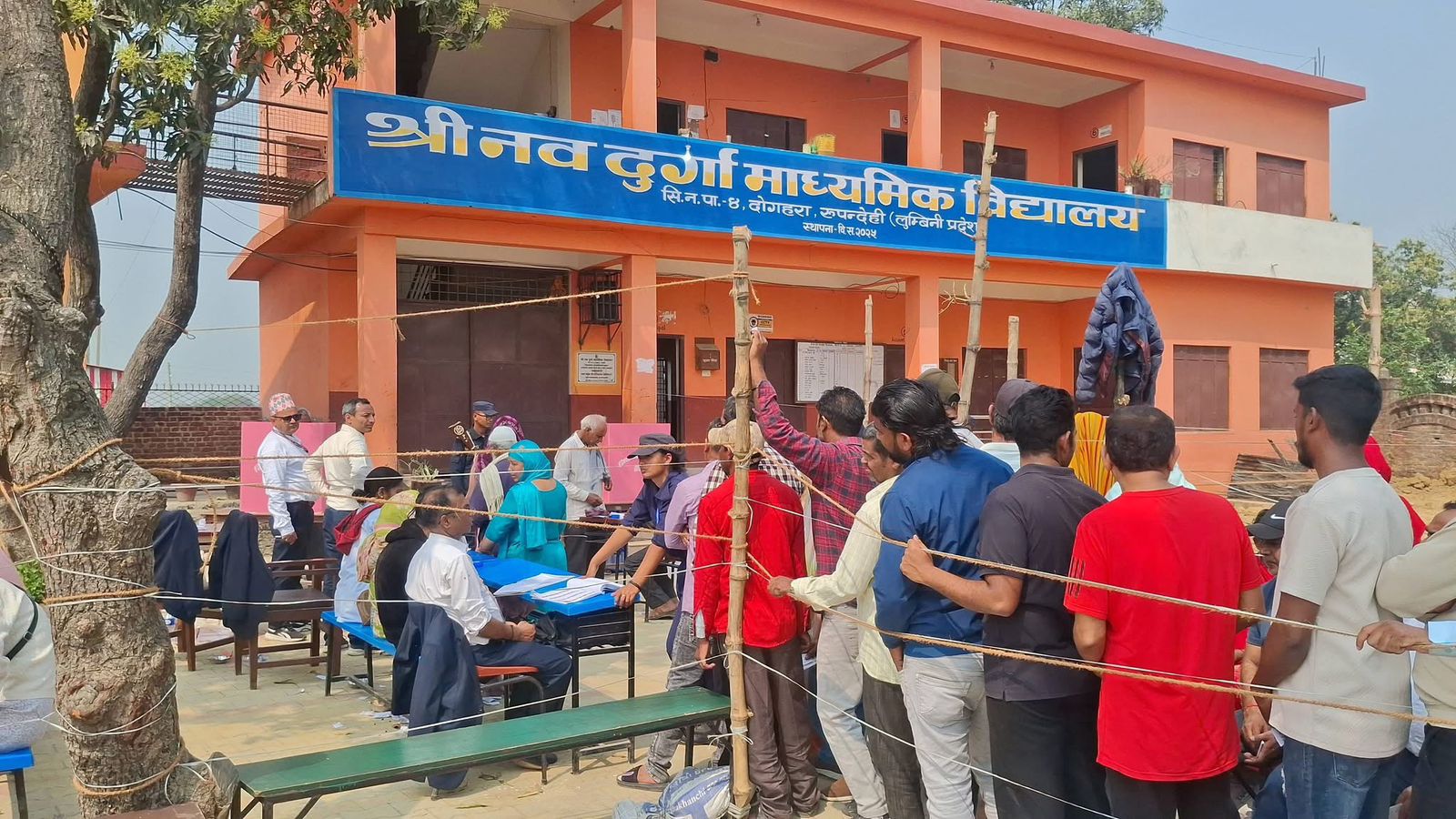 नेपाल में प्रतिनिधि सभा सदस्य के लिए मतदान शुरू, सीमावर्ती जिलों में दिखा उत्साह