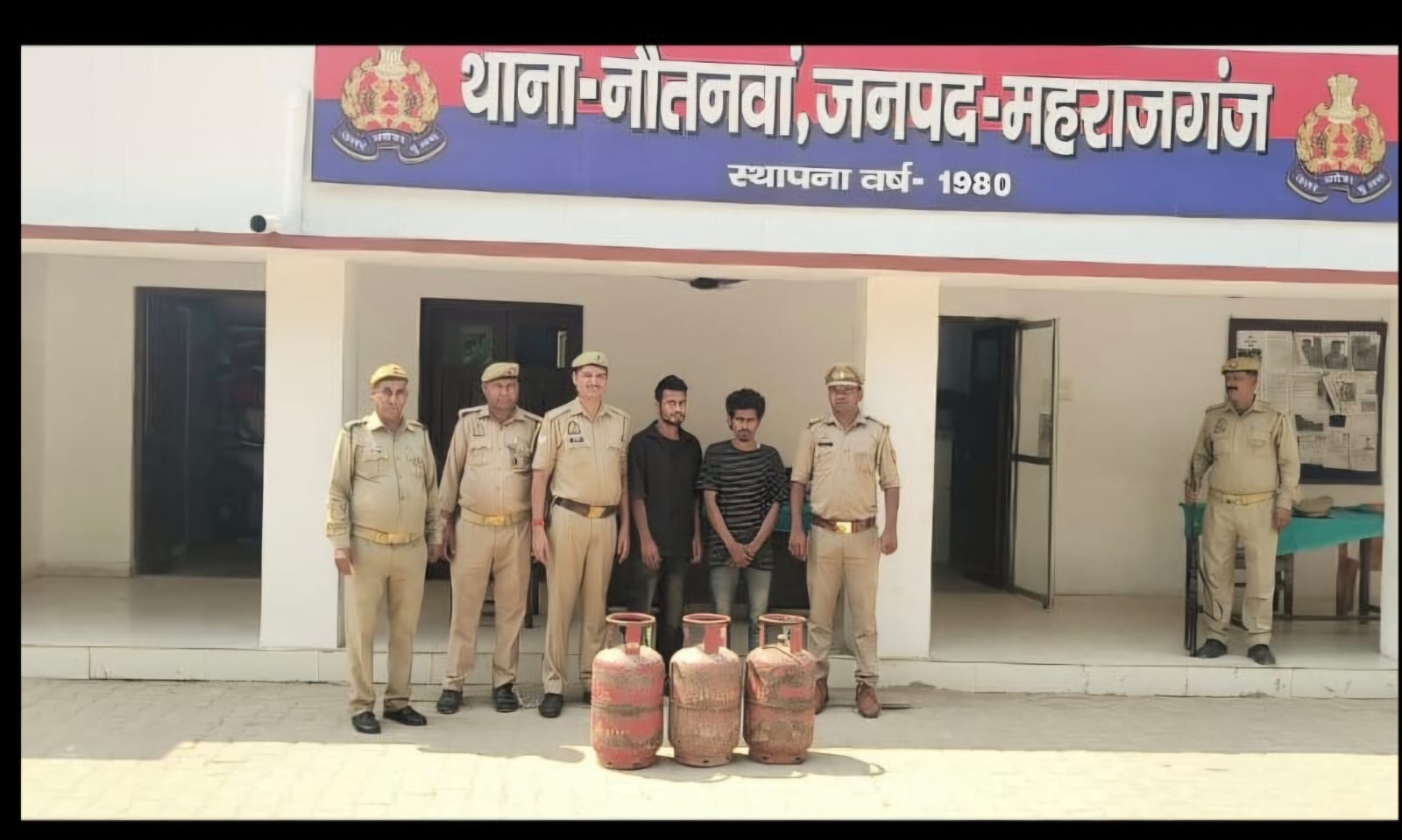 नौतनवा पुलिस ने घर में चोरी करने वाले दो वांछित आरोपियों को दबोचा