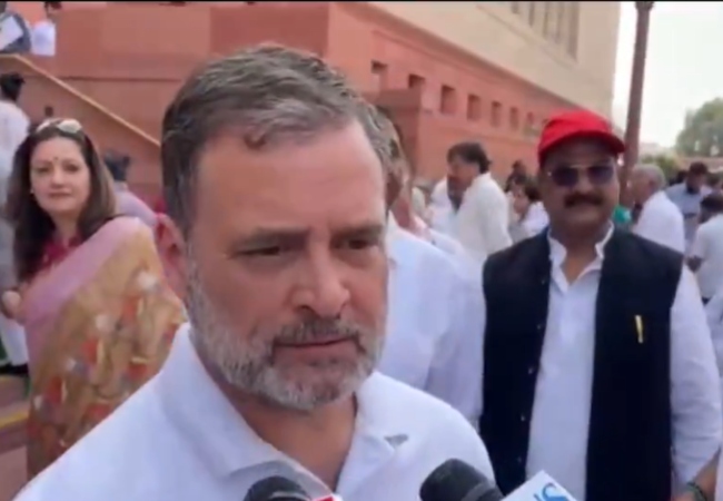 राहुल गांधी बोले- PM कह रहे हैं घबराने की ज़रूरत नहीं, लेकिन वह खुद एपस्टीन फाइल और अडानी केस की वजह से घबराए हुए हैं..