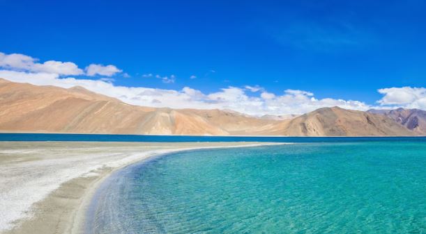 Lake Travel : सुकून भरे माहौल में शीशे की तरह चमकता है पानी , सैलानी दुनिया भर से इन झीलों को देखने आते है