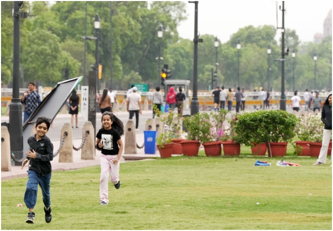 दिल्लीवालों के लिए बारिश बनी वरदान, हवा की गुणवत्ता सुधरकर हुई 97