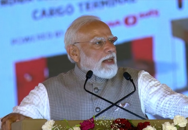 जेवर एयरपोर्ट का उद्घाटन: पीएम मोदी बोले- पहले की सरकारों ने नोएडा को “लूट का एटीएम” बना दिया गया था, यह एयरपोर्ट युवाओं को भविष्य मे नई दिशा देगा।