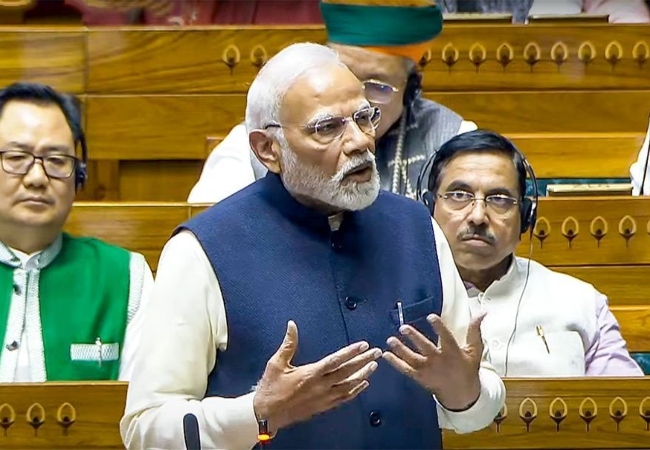 लोकसभा में बोले पीएम मोदी— हालात चिंताजनक, 41 देशों से तेल आयात, 3.75 लाख भारतीय सुरक्षित लौटे