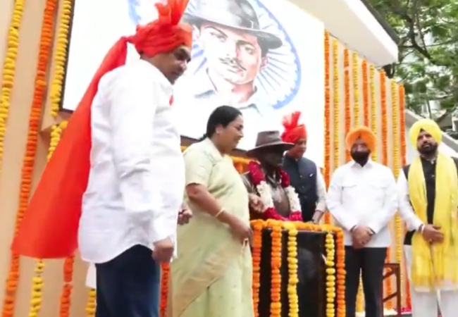 'शहीदी दिवस' पर CM रेखा गुप्ता ने शहीद-ए-आज़म सरदार भगत सिंह की प्रतिमा का किया अनावरण