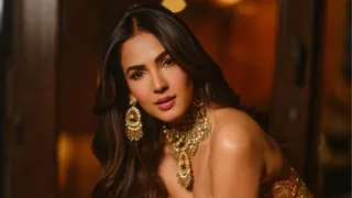 US-Israel Attack Iran : दुबई में फंसी बॉलीवुड एक्ट्रेस सोनल चौहान, पीएम मोदी से लगाई मदद की गुहार