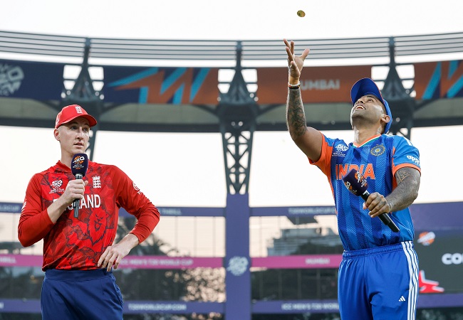 T20 World Cup Semi Final : इंग्लैंड ने सेमीफाइनल मैच में टॉस जीतकर चुनी गेंदबाजी, भारत की प्लेइंग 11 में कोई बदलाव नहीं