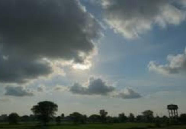 UP Weather Changes : यूपी में मौसम का यू-टर्न, लखनऊ सहित आसपास के जिलों में चली ठंडी तेज हवाएं, इन इलाकों में हुई बारिश