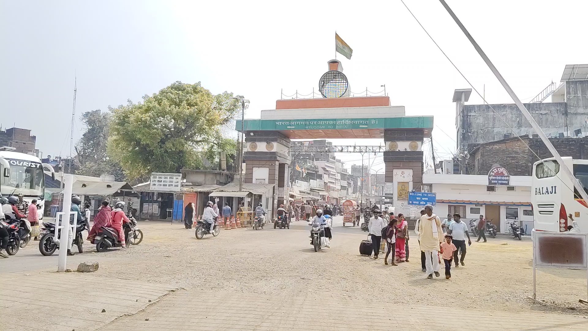 नेपाल के बेलहिया में पुलिस की बड़ी कार्रवाई, फल–सब्जी कारोबारी के ऑफिस से ब्राउन शुगर बरामद — दो युवक गिरफ्तार