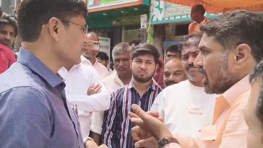 नौतनवा में गैस एजेंसी की मनमानी के खिलाफ उबाल, अस्पताल चौराहे पर भाजपा नेताओं का क्रमिक अनशन शुरू