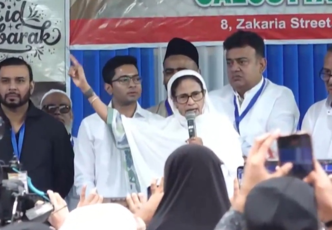 'जो डरते हैं, वो मरते हैं...' ईद के जश्न में CM ममता बनर्जी का SIR पर बड़ा बयान